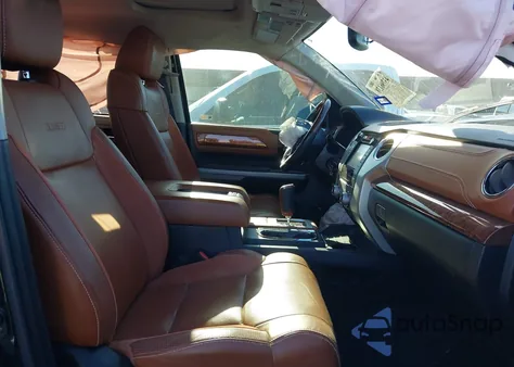 2019 Toyota Tundra Crewmax 1794 из США, поврежденный, VIN 5TFAY5F18KX851483